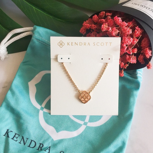 🆕 New beautiful Kendra Scott necklace - Picture 1 of 7